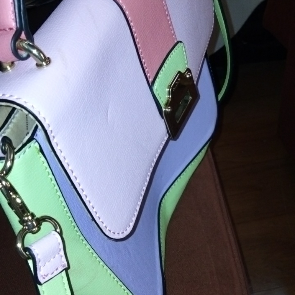 Iam selling my Aldo bag